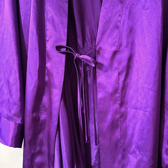 Morgan Taylor Intimates Robe and Slip Nightgown - Picture 6 of 8